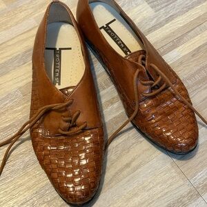 Trotters Women’s Brown Woven Leather Oxfords